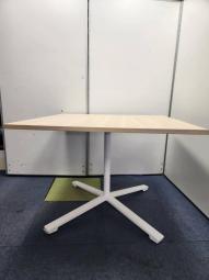 【カフェ風なオフィスにもおすすめ！大きいサイズの角テーブルが入荷！】 ■コクヨ/ビエナ/木目調/ホワイトフレーム　簡易的な会議やリフレッシュルームなどにも人気！ 【ABW】