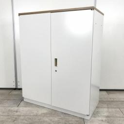 【在庫入替セール品】【鮮やかな木目の天板が特徴的！天板付なのでカウンターにも！】■イトーキ製　シンライン　両開きローキャビネット　■ホワイト　■シリンダー錠【弊社使用欄：A00989558】