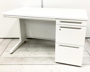 【南】オカムラ製の片袖机【アドバンスシリーズ】が入荷しました！　＊熊本市で、中古オフィス用品・オフィス家具をお探しなら「オフィスバスターズ熊本サテライト店」へ＊※サテライトは商談スペースのみの為、在庫は福岡の在庫を掲載しております。商品につきましてはお電話にてお問い合わせください。