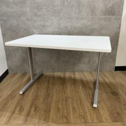 【南】【幅1200mmの2名様用ミーテイングテーブル】テーブル　中古　オフィス　受付　ホワイト　拠点開設　格安　高品質　＊福岡市拠点の「オフィスバスターズ福岡南店」は、福岡はもちろん、岡山・広島エリアにも対応しています。中古オフィス家具・チェア・デスク・複合機など一式手配可能。各地に特化した在庫とワンストップ対応で、起業・移転・レイアウト変更にしっかり対応し、岡山・広島でも安心の選択肢をご提供します。＊