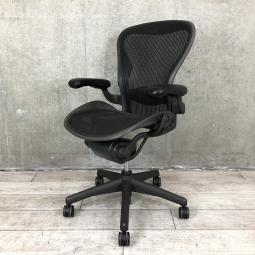 【関東倉庫在庫品】【業務を快適にする高機能チェア！】■Herman Miller製　アーロン　肘付ハイバックチェア　■ブラック【弊社使用欄：A00982459】【ECBMC】【在庫入替セール品につき限定特価！】