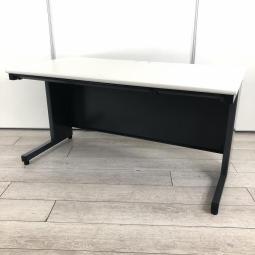 【15台入荷】【ホワイト天板と珍しいブラック脚のコントラストがオシャレ！広々使える幅1400㎜！】　■プラス (PLUS）製　フラットラインシリーズ　平机　引き出し付き　■天板ホワイト×本体ブラック　■チェア・キャビネットと一緒にいかがでしょうか　買い増し　増員　入替　事務所開設　起業　移転　引っ越し　オフィスバスターズ　心斎橋店