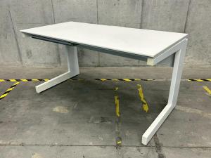 【幅広いW1400デスクが入荷！】内田洋行/アルプレス/ホワイト/平机※サテライト店舗倉庫撮影画像※【管理番号：A01014933】