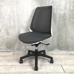 【理想的な作業姿勢をキープ！通気性も抜群な背もたれメッシュ！】■イトーキ（ITOKI）　ノナ（nona）チェア　ハイバック　肘無し　背面メッシュ　■オフブラック× ホワイトフレーム