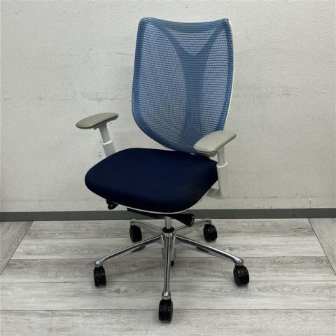 【前傾機能付きで作業効率アップ！オフィスにもご自宅用にも人気の一品！】■オカムラ（okamura）製　Sabrina（サブリナ）　ハイバック　肘付き　■背面メッシュ　■可動肘　■背アクアブルー × 座ダークブルー × ホワイトシェル〈岐阜・愛知・三重・静岡・福井〉