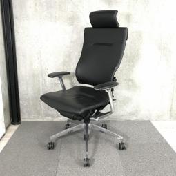 【新品定価約50万！】役員用としても人気の高い高級チェア！長時間の着座でも疲れない、からだに馴染む座り心地です！革張り仕様のヘッドレスト付き！【ご自宅用にもおすすめ！】
■イトーナ/Spina（スピーナ）/レザー/ブラック　T字肘付き