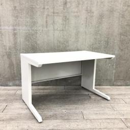 【安心の国内メーカー！ホワイトカラーのスタンダードなサイズ幅1200㎜のオフィスデスク！】 ■ITOKI（イトーキ）製　CZRシリーズ　平机　引き出し無し　W1200×D700×H720㎜　■色：ホワイト【弊社使用欄：A01011774】【KN】