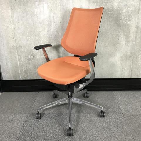 【在庫入替セール品】【イスとひとつになれる新感覚！揺れ動く座面で体幹も整える！】■コクヨ（KOKUYO）製　イングチェア （ing）　肘付ハイバック　■テラコッタ　■背面メッシュタイプ　■固定肘【弊社使用欄：A01005781　K】【ID】