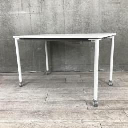 【8台入荷】【フレキシブルに使用可能なキャスター付きワークテーブル！】■イトーキ（ITOKI）製　アクティブフィールド（Active Field）　ワークテーブル　パーソナルテーブル　W1200×D700㎜　■キャスター付き　■ホワイト　■配線カバー：ホワイト