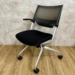 【南】★入替対象商品★【定番のネスティングチェア！】メーカー品　イトーキ　ITOKI　レクシブ　格安　高品質　椅子　会議　講義　学校　折り畳み　キャスター　エラストマー　収納　＊福岡市で、中古オフィス用品・オフィス家具をお探しなら「オフィスバスターズ福岡南店」へ＊福岡でのオフィス用品一式ご手配可能！