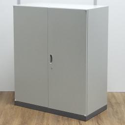 ★ナイキ製　NWシリーズ　グレー　ローキャビネット　W900/D450サイズ　オフィスの書類をスッキリ整理！　人気の両開き書庫！　両開き書庫！！