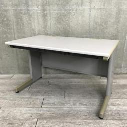 【コストパフォーマンス抜群のビジネスデスク】■イトーキ（ITOKI）製　CZNシリーズ　平デスク　引き出し付W1200×D700㎜　■ウォームライト　【スタンダードなデザインで使いやすい！】※脚・サイドパーツ日焼け有【弊社使用欄：A01010674】【SN】