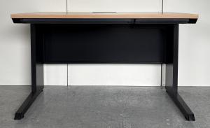 【6台限定】【希少品】【安心の国内メーカー！スタンダードなサイズ幅1200㎜のオフィスデスク！】 ■ITOKI（イトーキ）製　CZRシリーズ　平机　引き出し付き　■天板：木目ナチュラル × 本体：ブラック