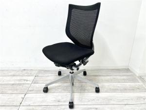 【定価約20万円以上】【長時間の着座でも疲れにくいサポート感！】■オカムラ製　バロンチェア　肘無ローバック　■ブラック　■メッシュ背面　【ベストなポジションが得られる先進設計！】