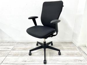 【在庫入替セール品】【定価13万円】【ひとりひとりにマッチする座り心地！】■イトーキ　プラオ（Prao）　肘付き　 ■固定肘　■ランバーサポート付き　■ハンガー付き　■ブラック