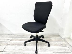 【在庫入替セール品】【定価13万円】【ひとりひとりにマッチする座り心地！】■イトーキ　プラオ（Prao）　■ランバーサポート付き　■ハンガー付き　■ブラック