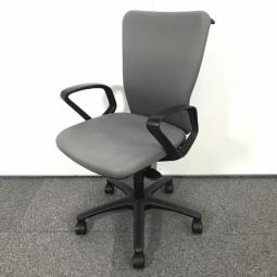 【在庫入替セール】■本在庫限定！【人間工学に基づいた快適シーティング・ワーキングチェアの定番モデル！】■オカムラ製（okamura）　カロッツァ（Carrozza）チェア　ハイバック肘付き　■グレー　■サークル肘　■ハンガー付【2411】弊社使用欄【A00984025】