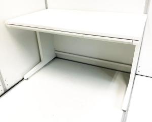 【清潔感のあるホワイトカラーの平机！スタンダードな幅1200㎜！　大人気の定番商品となります！】■オカムラ(OKAMURA)製　アドバンス(ADVANCE)シリーズ　平机　■引き出し付き　　■幅1200mm　■ネオホワイト