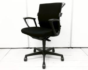 【長時間のデスクワークもランバーが快適にサポート！】/オススメ(おすすめ) /人気商品【弊社使用欄：】ローバック/肘付き/ランバー付/ハンガー付き/ブラック/okamura/ESCUDO■オカムラ/エスクードチェア