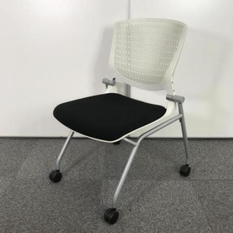 25/⑥【オカムラのミーティング/ネスティングチェア。グラータ】メーカー品　オカムラ　Okamura　グラータ　　格安　高品質　＊福岡市拠点の「オフィスバスターズ福岡南店」は、福岡はもちろん、岡山・広島エリアにも対応しています。中古オフィス家具・チェア・デスク・複合機など一式手配可能。各地に特化した在庫とワンストップ対応で、起業・移転・レイアウト変更にしっかり対応し、岡山・広島でも安心の選択肢をご提供します。＊