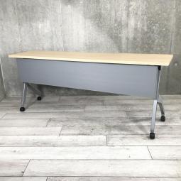 オカムラ製のサイドスタックテーブル【フラプター】が入荷しました！　ミーテイングテーブル　会議用　折り畳み　休憩室　中古　オフィス用品＊福岡市拠点の「オフィスバスターズ福岡南店」は、福岡はもちろん、岡山・広島エリアにも対応しています。中古オフィス家具・チェア・デスク・複合機など一式手配可能。各地に特化した在庫とワンストップ対応で、起業・移転・レイアウト変更にしっかり対応し、岡山・広島でも安心の選択肢をご提供します。＊