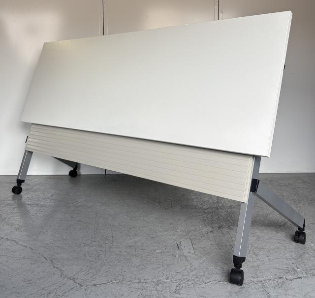 【中古】プラッテ  ウチダ（UCHIDA) スタックテーブル(長机/折りたたみ/会議用)