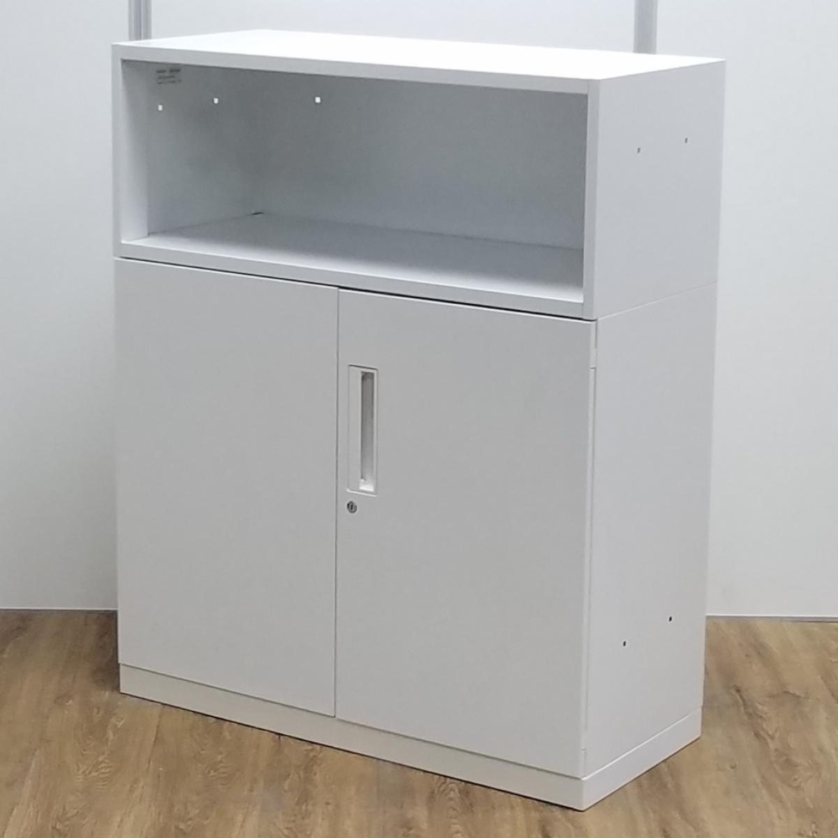 コクヨ製　エディアシリーズ　ホワイト　H1110サイズ　ローキャビネット　W900/D400/H1110サイズ　シリンダー錠　オープン棚と両開きの珍しい組み合わせが入荷！　オープン+両開き　上下書庫セット！！
                        エディア
                                    中古
            