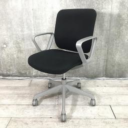 【関東倉庫在庫品】【低価格帯で機能がそろったオススメチェア！】■オカムラ製　CG-R　肘付ローバックチェア　■ブラック【弊社使用欄：A00978623】【ECBMC】【在庫入替セール品につき限定特価！】