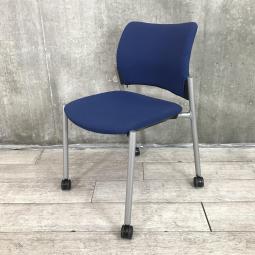 【関東倉庫在庫品】【シンプルデザインのスタッキングチェア！】■オカムラ製　8147シリーズ スタッキングチェア　■ブルー【弊社使用欄：A00976059】【ECBMC】【在庫入替セール品につき限定特価！】