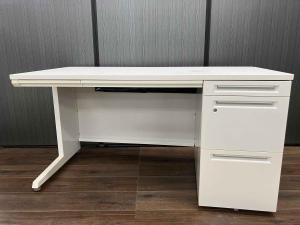 【訳アリ特価】【使いやすい幅140mmの人気デスク！】■オカムラ(okamura)製　アドバンス (ADVANCE)　片袖机　■W1400×D700mm　シリンダー錠　配線ダクト　■ネオホワイト〈岐阜・愛知・三重・静岡・福井〉