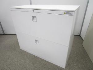 【在庫入替セール品！】【窓下の空間にもピッタリ！ホワイト天板付きの高さ780mmのキャビネット！】
■オカムラ製　レクトライン　2段ラテラル　ローキャビネット　■ホワイト　■ホワイト天板付き　■シリンダー錠
