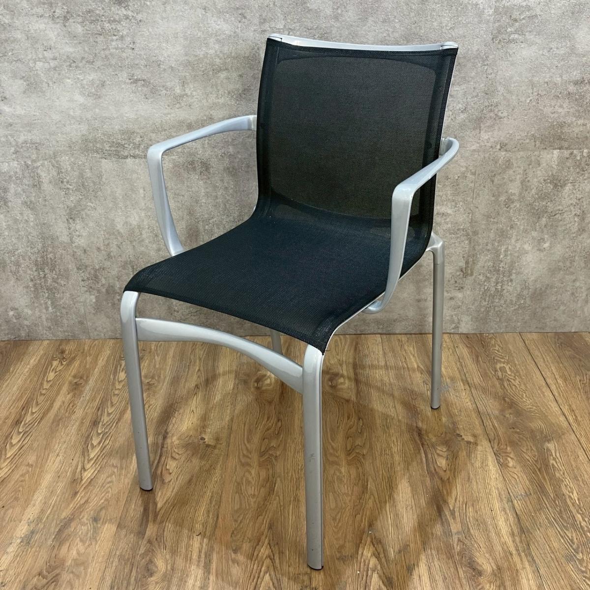 【南】カッシーナ製のミーティングチェア(デザイン家具)【アリアス】が入荷しました！　　＊福岡市で中古オフィス用品・オフィス家具をお探しなら「オフィスバスターズ福岡南店」へ＊
                        その他シリーズ
                                    中古
            