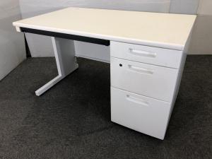 【スタンダードなデザインで高品質！スタッフ増員の際にオススメ！人気の幅1200㎜！ 】■コクヨ(KOKUYO)製　ピクサシリーズ　片袖デスク　W1200×D700mm　■ホワイト　■シリンダー錠