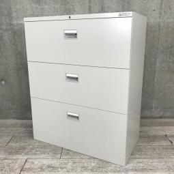 【在庫入替セール品】【ファイル収納にオススメ！大容量で収納できる3段の引出し式書庫！】■オカムラ　42収納システム　3段ラテラル書庫　ローキャビネット　■グレー　■シリンダー錠　■ベース付き【管理番号：A00994559】