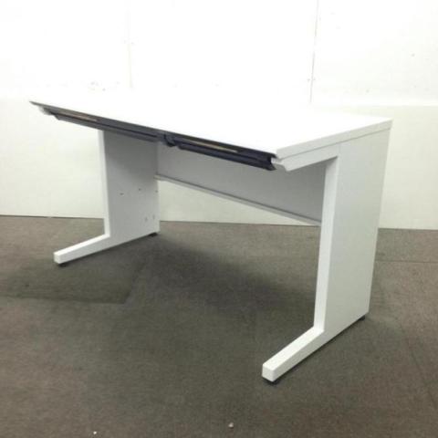 コクヨ　iSデスクシステム　平机（スタンダードテーブル）　W1200の定番サイズ　センター引き出し付　天板：ホワイト　※樹脂部分に若干日焼けがある個体もあります