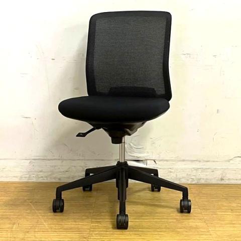 【ロット入荷】内田洋行　カリッサ　肘無しチェア　背メッシュ　コンパクトなデザインがおすすめポイント　オールブラックで人気のカラーリング