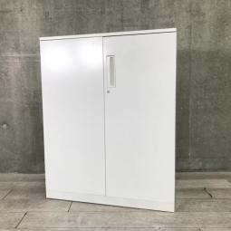 【収納物がひとめで分かる両開き戸タイプ！】■コクヨ（KOKUYO）製　エディア（EDIA）シリーズ　両開き書庫　ローキャビネット　■天板・ベース付　■ホワイト　■シリンダー錠【2505】弊社使用欄【A01015513】