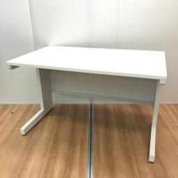 【定番・安定のスタンダードデスクシリーズ！サイズも定番の横幅1200㎜！】■内田洋行（UCHIDA）　スカエナシリーズ　平机　引き出し無し　W1200×D700×H720㎜　■ホワイト　■配線Sタイプ