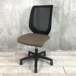【コスパが良く落ち着いた色合いのシンプルメッシュチェア！】■イトーキ（ITOKI）製　コルト（colt）チェア　肘無し　ハイバック　■背面メッシュ　■ブラウン