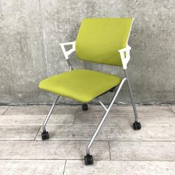 【関東在庫品】【使わない時は重ねて収納できるシンプルなチェア】■コクヨ製　ピエガ　ネスティングチェア　■イエロー【弊社使用欄：A00987625】【ECBMC】【在庫入替セール品につき限定特価！】