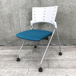 【関東倉庫在庫品】【コンパクトな収納が可能なチェアで設置・撤去が便利！】■イトーキ製　マノス　ネスティングチェア　■ブルー【弊社使用欄：A00990449】【ECBMC】【在庫入替セール品につき限定特価！】