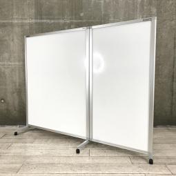 【コレは便利に使えます！】■オカムラ製　2連ホワイドボードパーティション　W2015（1215+800）×H1520mm　キャスター付【折りたたみ式】【2つ折りパネル】★【ABW】