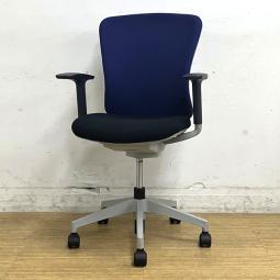 イナバ　バルチェ　可動肘付きハイバックチェア　背面ブルー×座面ブラック　ローコストかつ安定感のある座り心地