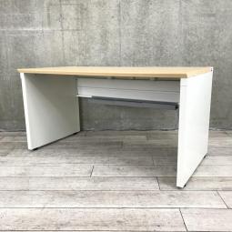 【オシャンティなワークデスク！】■プラス製　ステージオフリーシリーズ　平デスク　W1400×D700×H720mm　天板：ナチュラル　パネル脚：ホワイト　ゆとりのあるワークスペースで作業効率アップ！【PLUS　STAGEO FREE】