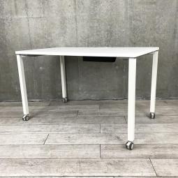 【フレキシブルに使用可能なキャスター付きワークテーブル！】
■オカムラ　ワークテーブル　パーソナルテーブル　W1200×D700㎜　■キャスター付き　■ホワイト