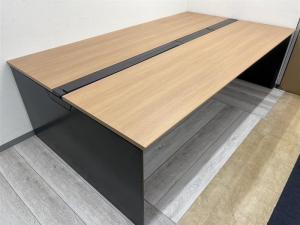 【オカムラ　フリーウェイ　MK38入荷しました！】濃い木目でおしゃれなフリアド(フリーアドレスデスク)が入荷しました！
この色味なら会議室などでも活躍間違いなし！！〈岐阜・愛知・三重・静岡・福井〉