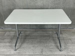 【2～４人用としてオススメなミーティングテーブル！スタンダードなデザインで使いやすい！】■コクヨ（KOKUYO）製　イートインシリーズ　ミーティングテーブル　W1200×D800×H700㎜　■ホワイト 【リフレッシュスペースにもフィット！】