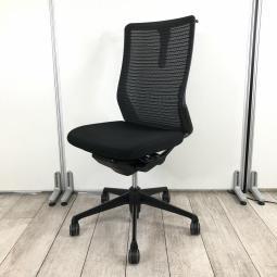 【シンプルかつ高級感のあるデザイン】■オカムラ（okamura）　コーラルシリーズ　肘無ハイバック　■背面メッシュ　ハンガー付　■ブラック【厚めのクッションで快適な座り心地！】【弊社使用欄：A01018379  K】