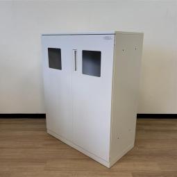【レア商品入荷！】【この見た目でゴミ箱！？】【ダストボックス】【両開き戸タイプ！】■コクヨ（KOKUYO）製　ローキャビネット　■天板・ベース付　■ホワイト　■シリンダー錠【2506】弊社使用欄【A01018542】