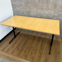 【南】oliver製の【ミーティングテーブル/T字脚】が入荷しました！　福岡市拠点の「オフィスバスターズ福岡南店」は、福岡はもちろん、岡山・広島エリアにも対応しています。中古オフィス家具・チェア・デスク・複合機など一式手配可能。各地に特化した在庫とワンストップ対応で、起業・移転・レイアウト変更にしっかり対応し、岡山・広島でも安心の選択肢をご提供します。
